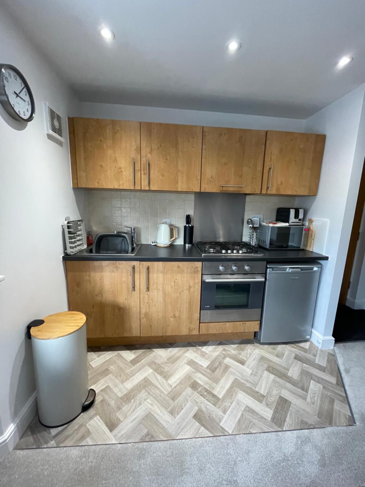 Compact Modern Apartment Single Person Or Couple Only Bangor Eksteriør billede